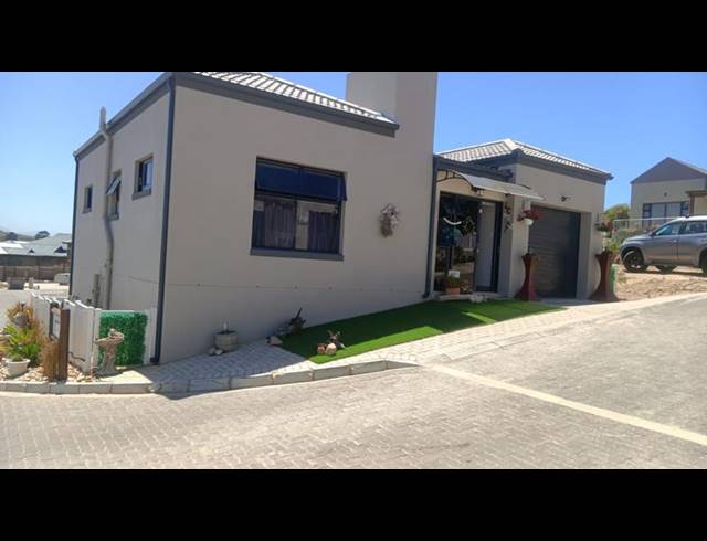 2 BEDROOM HOUSE FOR SALE IN REEBOK